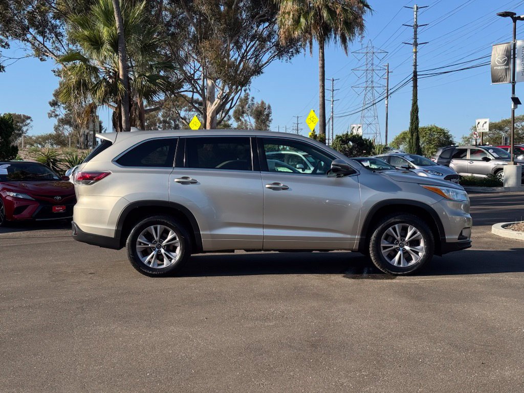 Used 2016 Toyota Highlander Plus FWD image 30