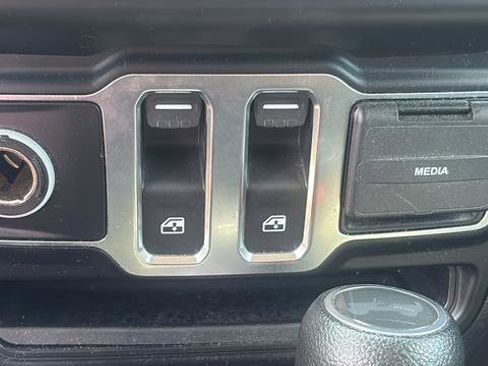 Used 2020 Jeep Wrangler Sport AWD/4WD image 15