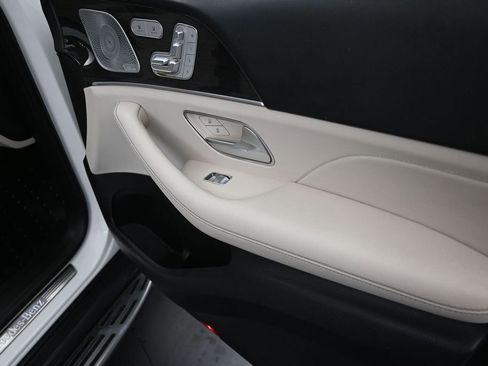 Used 2021 Mercedes-Benz GLS 450 4MATIC image 24