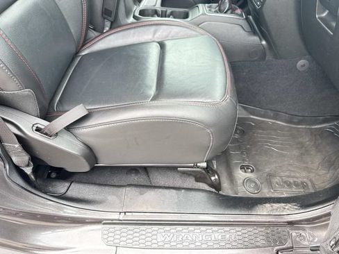 Used 2019 Jeep Wrangler Unlimited Rubicon AWD/4WD image 17