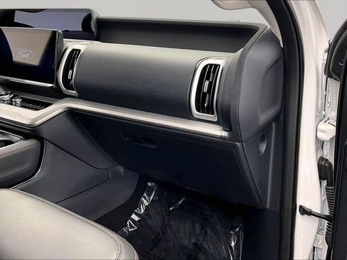 Certified 2025 Ford Expedition Active AWD/4WD image 17