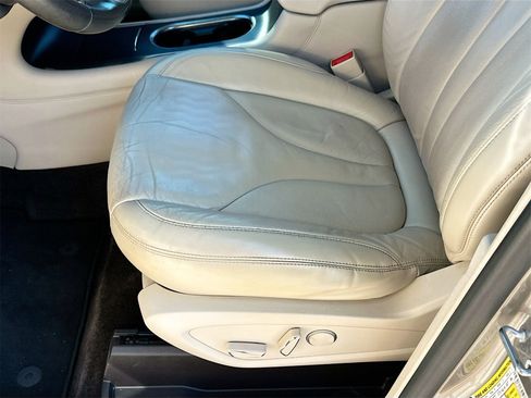 Used 2017 Lincoln MKC Select w/ Select Plus Package image 17