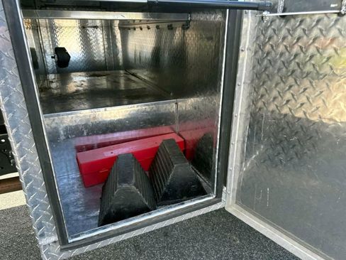 Used 2024 Ford F550 4x4 Regular Cab Super Duty image 5