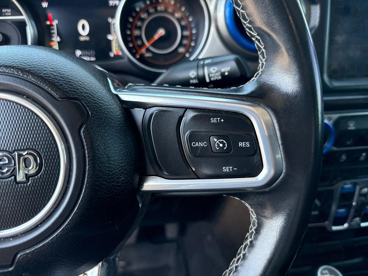 Used 2020 Jeep Gladiator Overland AWD/4WD image 19