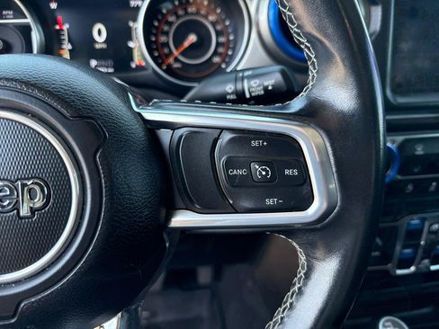 Used 2020 Jeep Gladiator Overland AWD/4WD image 19