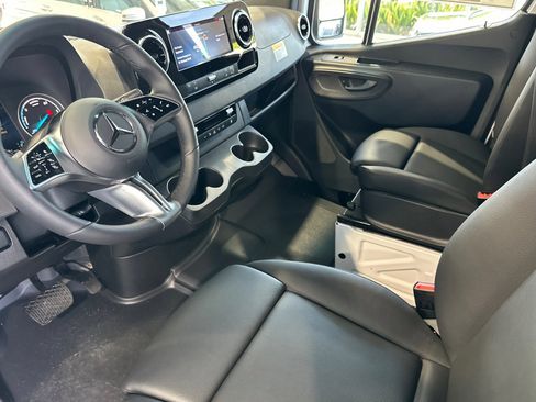 New 2024 Mercedes-Benz eSprinter 170 Cargo image 10
