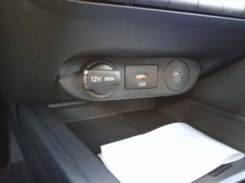 New 2025 Hyundai Elantra Limited image 9