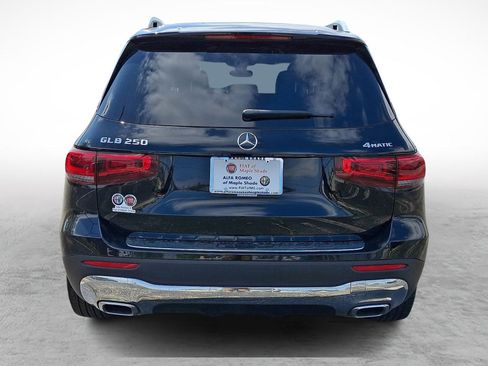 Used 2023 Mercedes-Benz GLB 250 4MATIC image 4