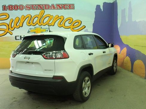 Used 2019 Jeep Cherokee Sport image 8