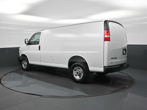 New 2026 GMC Savana 3500 w/ Driver Convenience Package RWD image 6