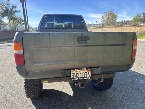 Used 1993 Toyota Pickup Deluxe image 4