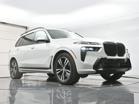 Used 2023 BMW X7 xDrive40i w/ Executive Package image 35