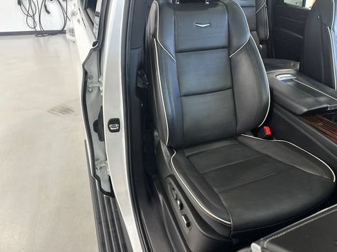 Certified 2022 Cadillac Escalade Premium Luxury w/ Performance Package AWD/4WD image 24