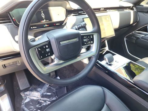 Used 2025 Land Rover Range Rover SE AWD/4WD image 15