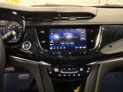 Used 2025 Cadillac XT6 Premium Luxury image 36