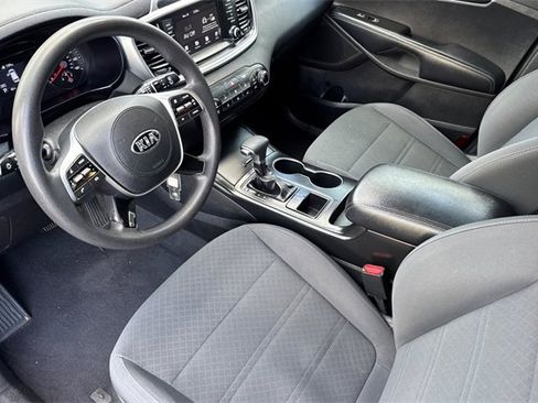Used 2019 Kia Sorento LX image 10