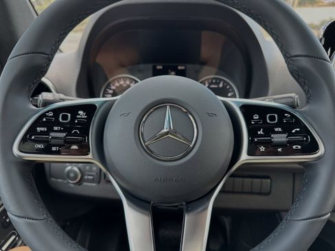 Used 2024 Mercedes-Benz Sprinter 2500 image 26