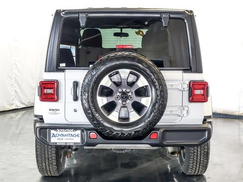 Used 2018 Jeep Wrangler Unlimited Sahara w/ LED Lighting Group AWD/4WD image 8