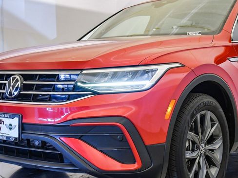 Used 2022 Volkswagen Tiguan SE w/ Panoramic Sunroof Package image 9