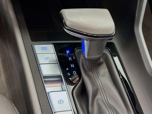 Used 2025 Hyundai Elantra SEL image 25