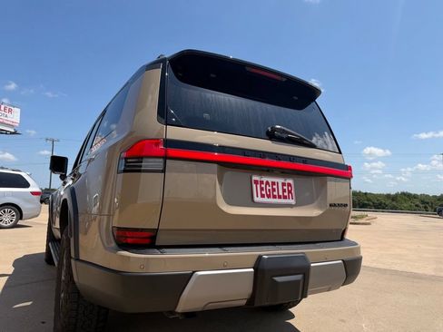 Used 2024 Lexus GX 550 AWD/4WD image 4