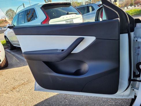 Used 2020 Tesla Model Y Performance image 15