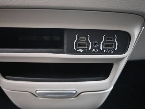 Used 2024 Chrysler Pacifica Touring-L FWD image 25
