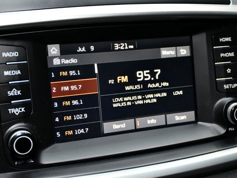 Used 2019 Kia Sorento LX image 43