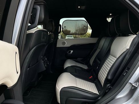 Used 2022 Land Rover Discovery S R-Dynamic image 12