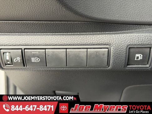 Used 2025 Toyota Corolla LE image 24