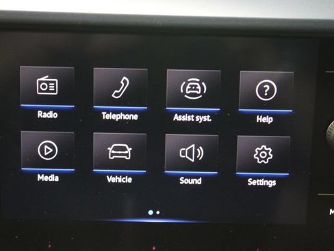Used 2022 Volkswagen Taos SE w/ Panoramic Sunroof Package FWD image 4