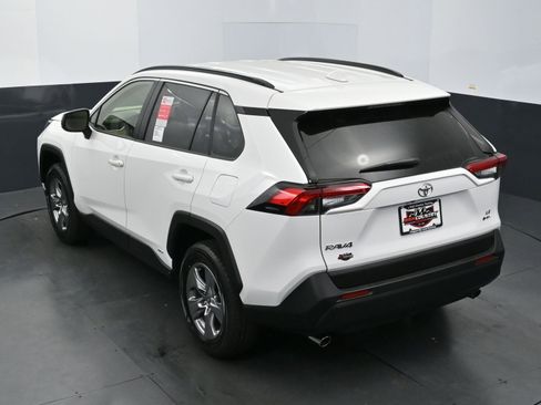 Used 2025 Toyota RAV4 LE image 28