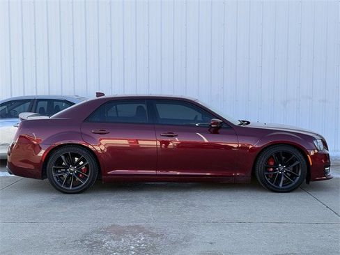 Used 2023 Chrysler 300 C image 3