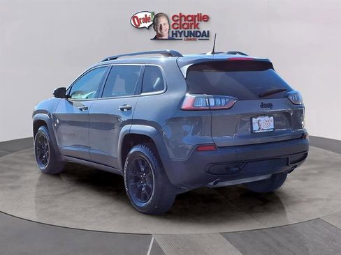 Used 2022 Jeep Cherokee Latitude image 3