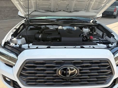 Used 2023 Toyota Tacoma TRD Off-Road w/ Advanced Technology Package AWD/4WD image 20