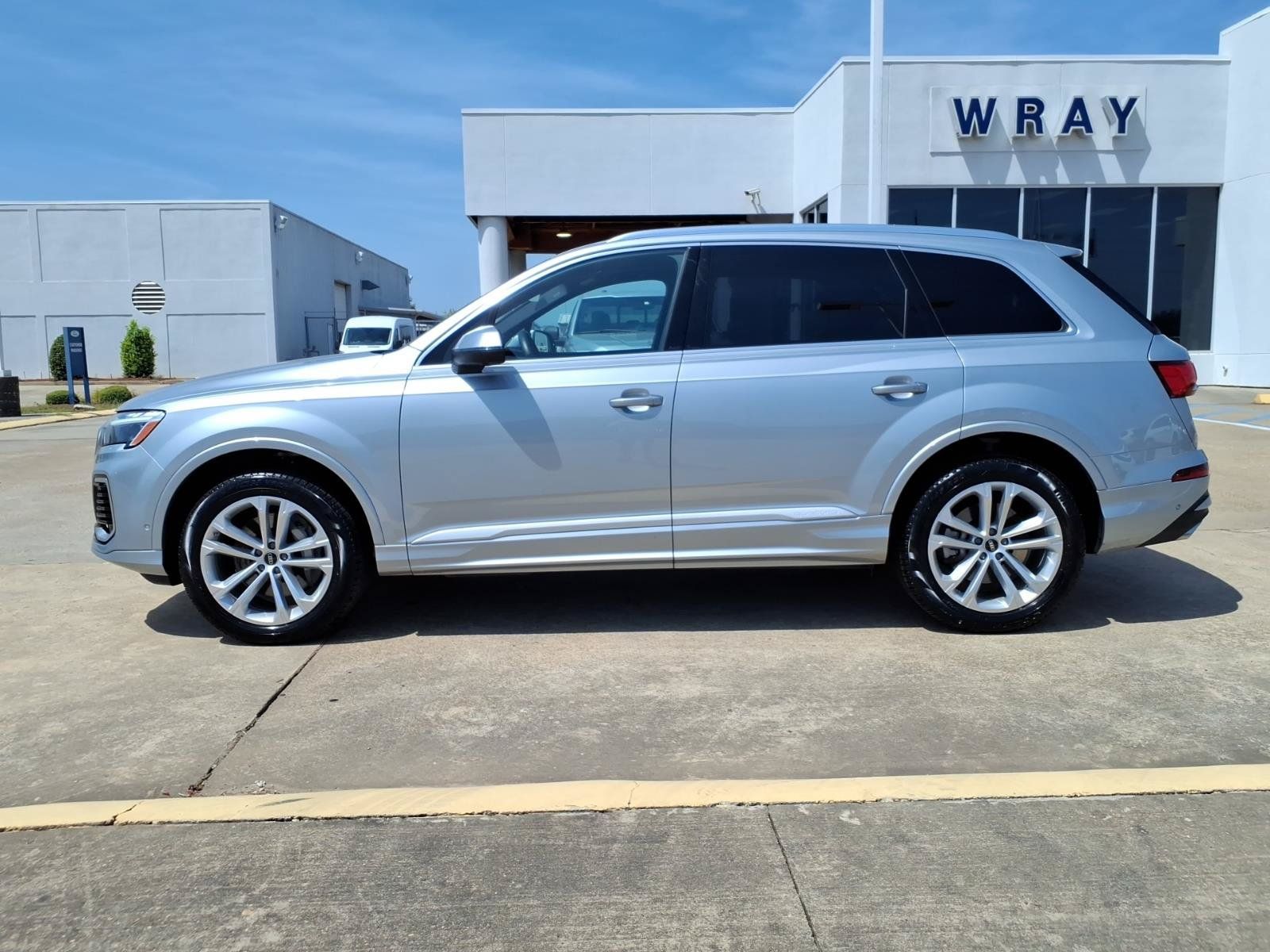 Used 2025 Audi Q7 3.0T Premium Plus AWD/4WD image 2