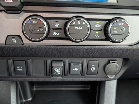 Used 2021 Toyota Tacoma TRD Sport RWD image 19