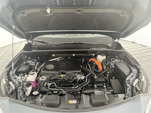 Certified 2024 Toyota Venza LE image 22