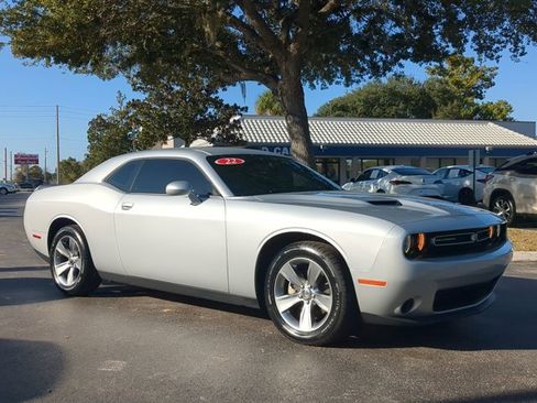 Used 2022 Dodge Challenger SXT image 2