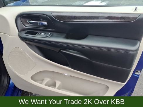 Used 2018 Dodge Grand Caravan SE w/ UConnect Hands-Free Group image 20