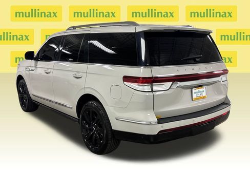 Used 2022 Lincoln Navigator Reserve AWD/4WD image 17