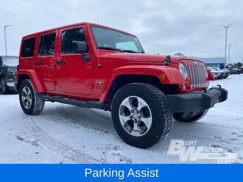 Used 2018 Jeep Wrangler Unlimited Sahara w/ Connectivity Group image 16