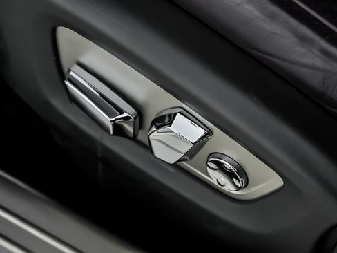 Used 2018 Rolls-Royce Wraith RWD image 23