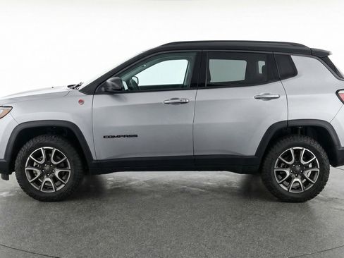 Used 2025 Jeep Compass Trailhawk AWD/4WD image 5