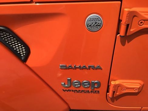 Used 2018 Jeep Wrangler Unlimited Sahara w/ Cold Weather Group AWD/4WD image 20