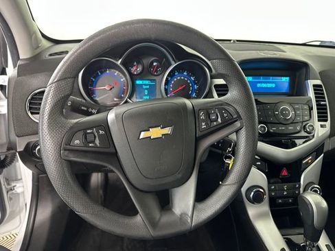 Used 2016 Chevrolet Cruze LT image 14