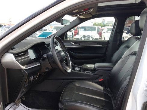 Used 2024 Jeep Grand Cherokee L Limited w/ Luxury Tech Group II AWD/4WD image 16