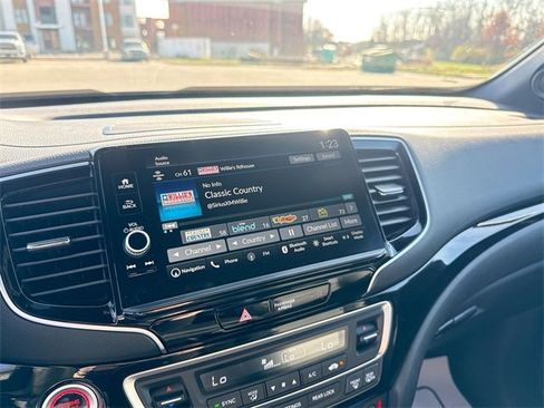 Used 2025 Honda Ridgeline Black Edition image 23