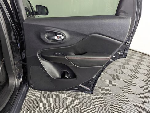 Used 2022 Jeep Cherokee Trailhawk image 31