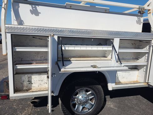 Used 2018 RAM 2500 Tradesman w/ Chrome Appearance Group image 28